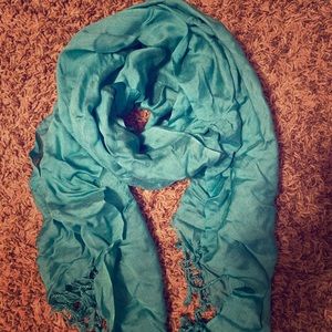 Turquoise scarf.